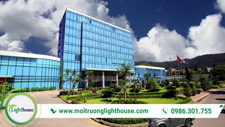 Công Ty Môi Trường: Vai Trò và Ý Nghĩa Trong Thời Đại Hiện Nay 1 Công ty môi trường tư vấn và giám sát phát thải tại nhà máy, hỗ trợ doanh nghiệp tuân thủ quy định môi trường.