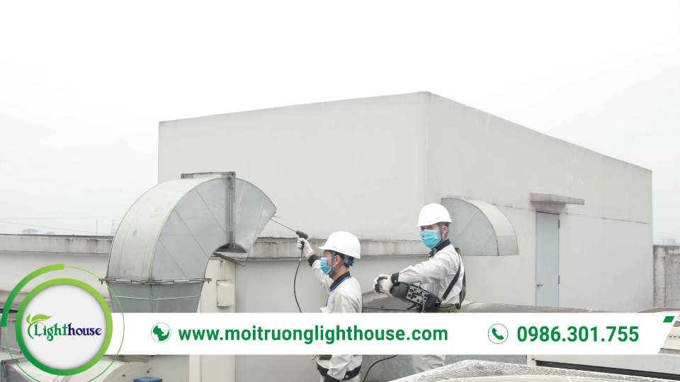 Nhà trạm và thiết bị phục vụ công tác quan trắc môi trường định kỳ tại cơ sở sản xuất và khu công nghiệp.