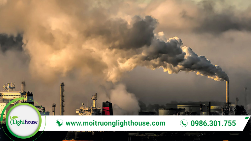 Khói thải từ lò hơi cần được kiểm soát bằng quan trắc khí thải lò hơi để đảm bảo tuân thủ quy chuẩn môi trường.