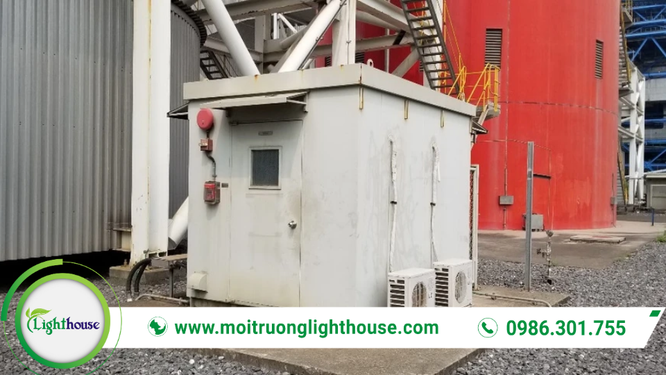 Hệ thống quan trắc khí thải tự động: Giải pháp tối ưu cho môi trường 4 Hệ thống quan trắc khí thải tự động dạng trạm/nhà container thiết bị, lắp đặt tại cơ sở sản xuất để giám sát liên tục.