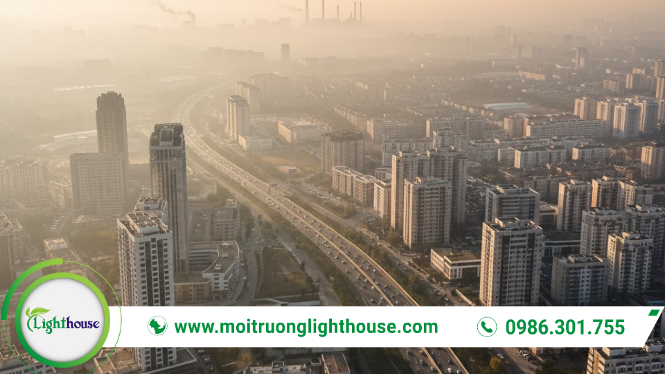 Toàn cảnh đô thị và công nghiệp trong bối cảnh kiểm kê phát thải khí nhà kính phục vụ quản lý biến đổi khí hậu.