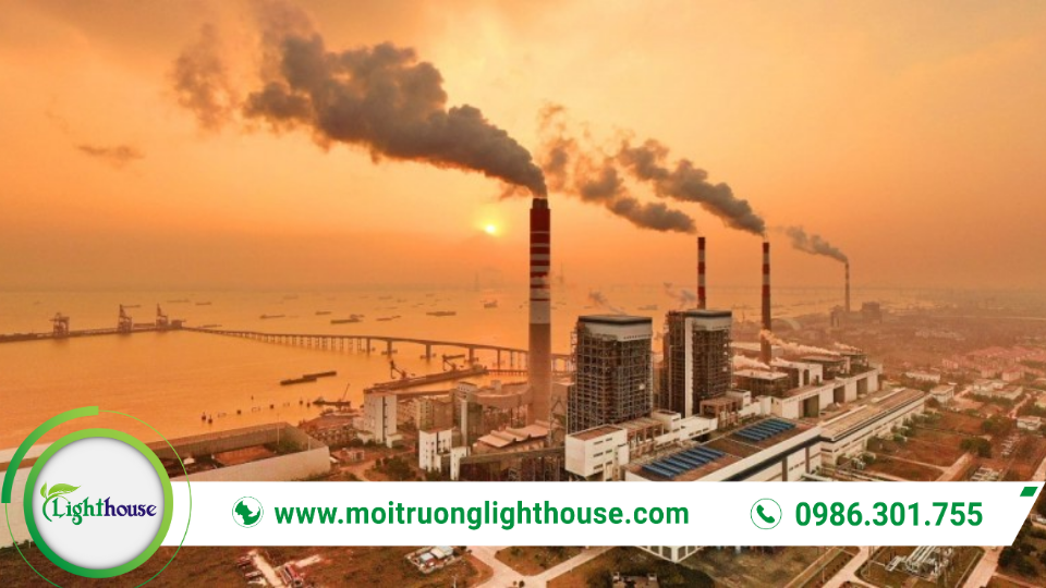 Hiện tượng khí nhà kính: Nguyên nhân, tác động và giải pháp hiệu quả 2 Khí thải công nghiệp tích tụ trong khí quyển, là nguyên nhân quan trọng của hiện tượng khí nhà kính và biến đổi khí hậu.