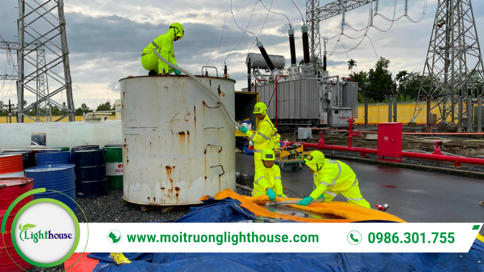 Khu vực có nguy cơ phát sinh tràn đổ, được kiểm tra và ghi nhận phục vụ báo cáo sự cố môi trường.