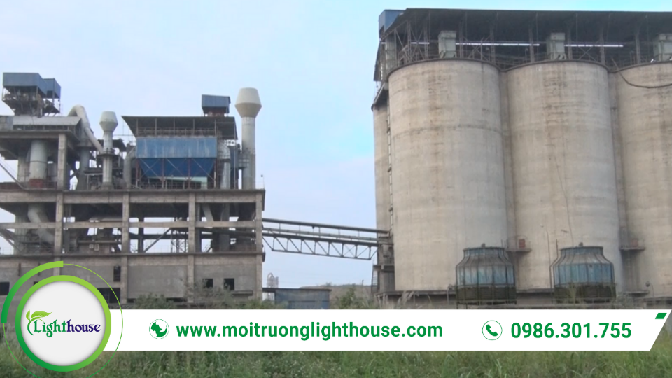 Công nghệ quan trắc khí thải tự động: Hiệu quả và chính xác 3 Quan trắc khí thải tự động tại khu công nghiệp hỗ trợ kiểm soát phát thải và tuân thủ quy chuẩn môi trường.