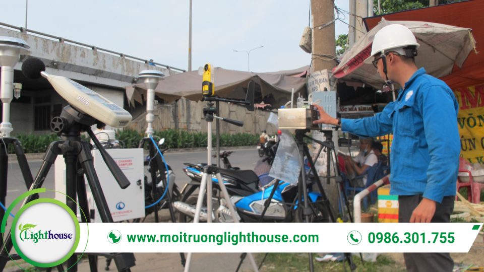 Báo cáo quan trắc môi trường: Thông tin chi tiết và phân tích mới nhất 2023 2 Lấy mẫu môi trường phục vụ phân tích và lập báo cáo quan trắc môi trường định kỳ