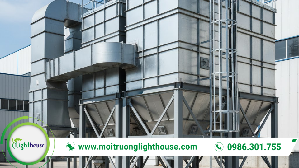 Hệ thống lọc bụi túi vải (baghouse) xử lý bụi mịn trong khí thải công nghiệp.