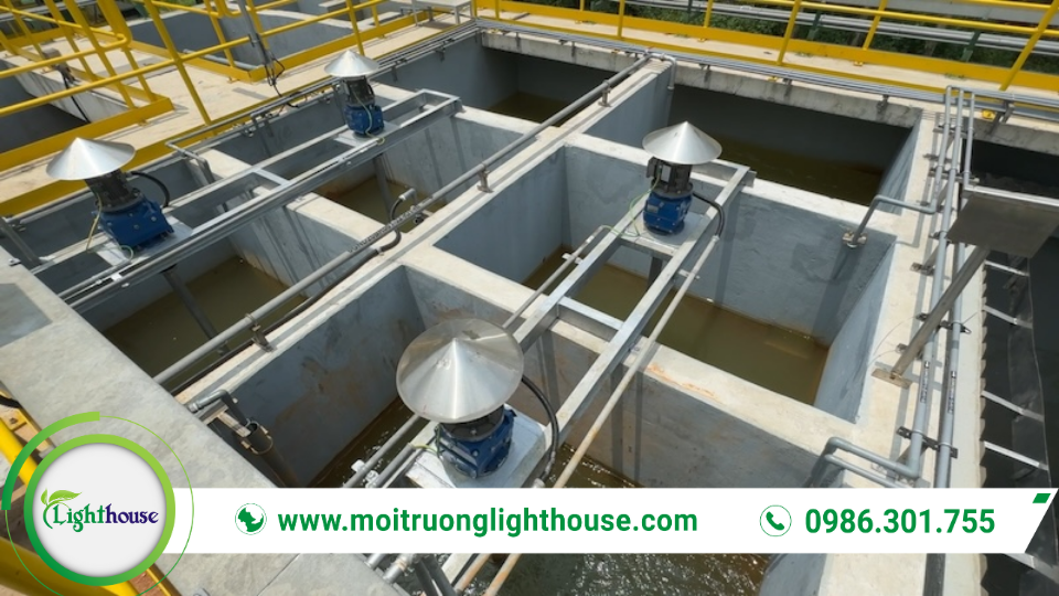 Các phương pháp xử lý nước thải bao gồm bể lắng, bể sinh học và các công đoạn xử lý giúp nâng cao chất lượng nước đầu ra.