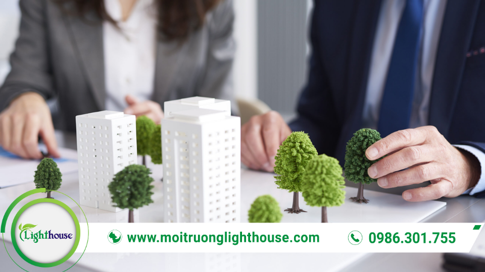 Đối tượng phải có giấy phép môi trường cần chuẩn bị hồ sơ pháp lý, thông tin nguồn thải và phương án bảo vệ môi trường theo quy định.