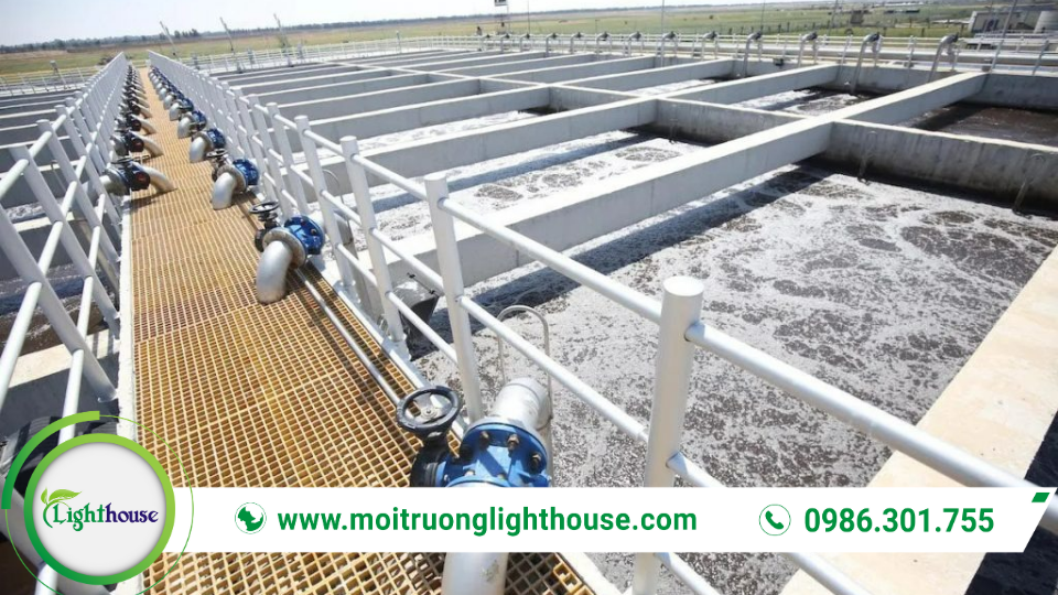 Máy Xử Lý Nước Thải: Hướng dẫn chọn mua & vận hành 2 Máy xử lý nước thải gồm cụm thiết bị và hệ thống đường ống trên bể, giúp vận hành ổn định và tối ưu hiệu quả xử lý.