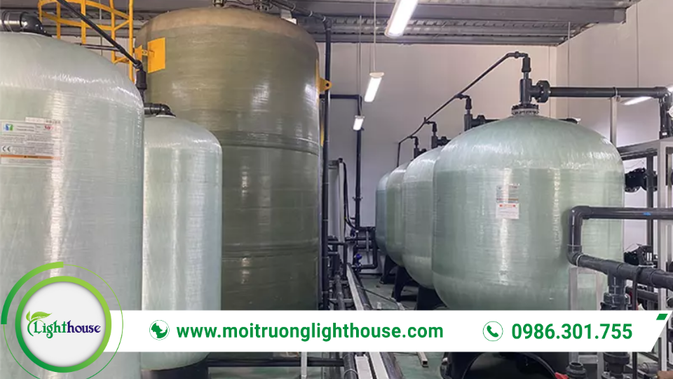 Thiết bị vận hành trong hệ thống xử lý nước cấp giúp loại bỏ tạp chất và ổn định chất lượng nước.